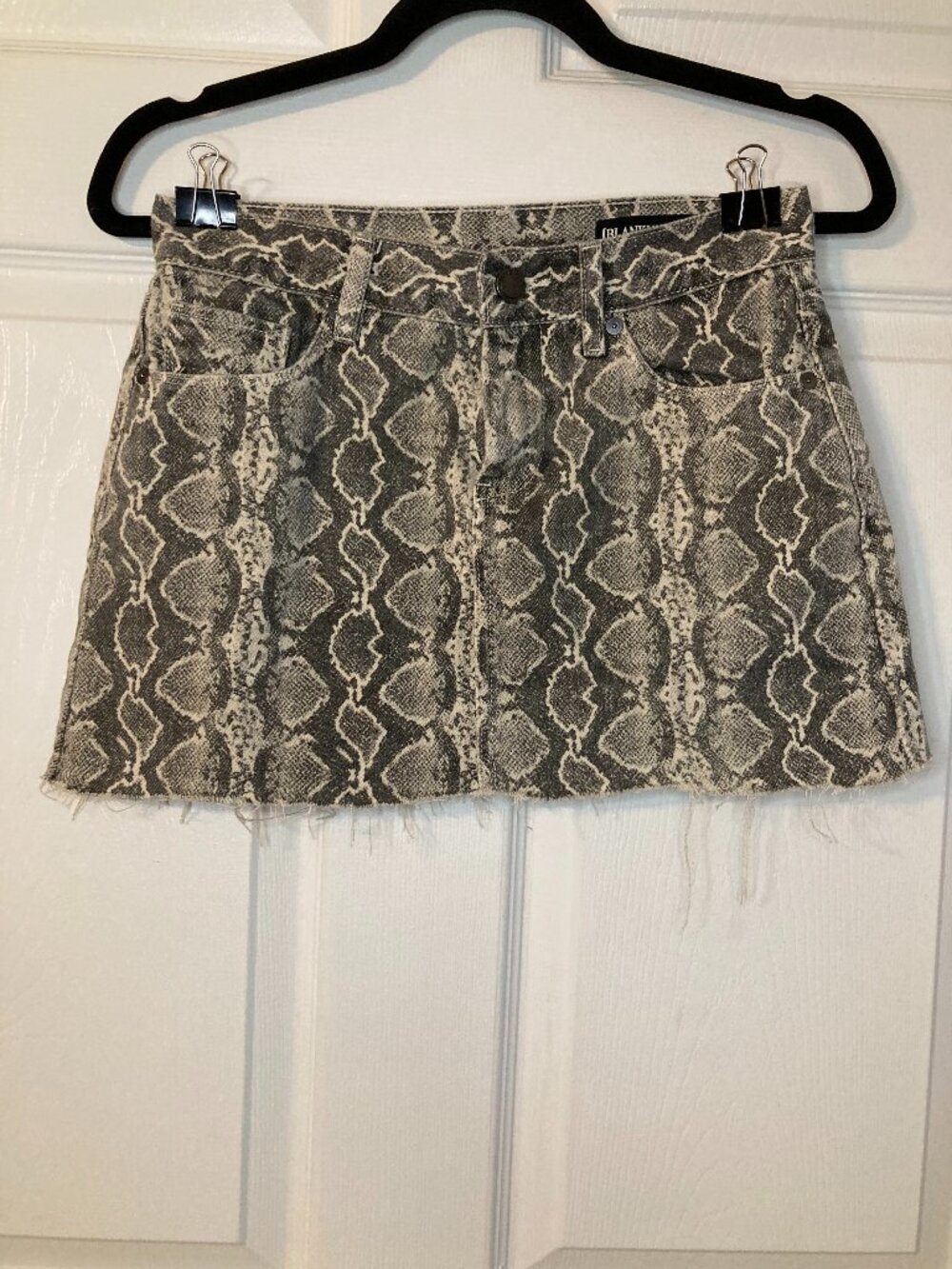 Blank NYC Women's Gray/White Snakeskin Print Denim Mini Skirt - 25" Waist